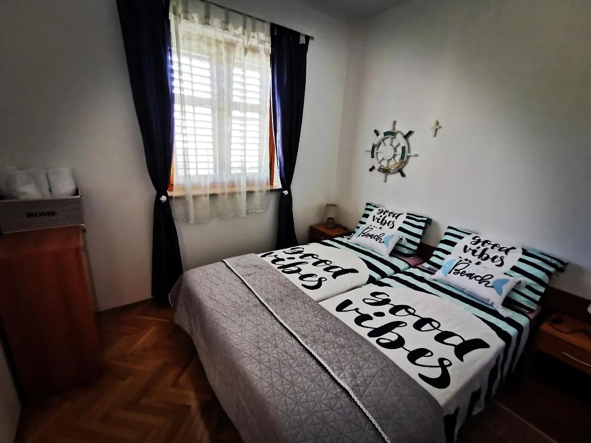 Santa Eufemia Rovinj 10Min Walk To City & Free Garage Parking Apartment